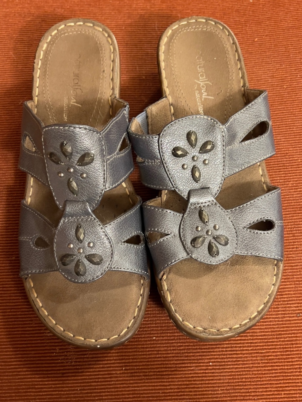 Women’s Metallic Gray Slide Sandals with Decorative Cutouts